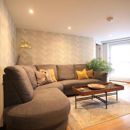 Streamside Apartments Йовіл Екстер'єр фото