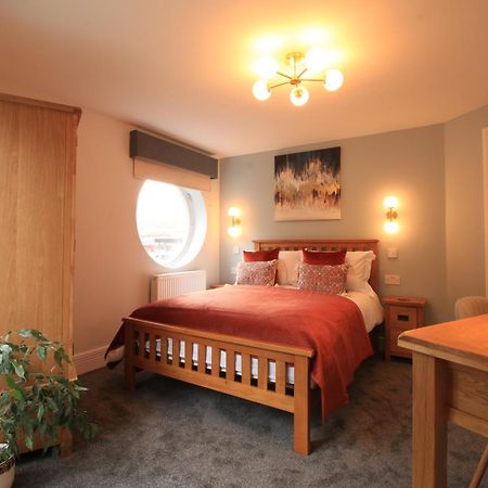 Streamside Apartments Йовіл Екстер'єр фото