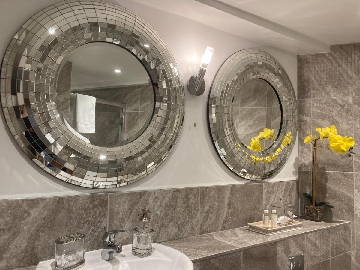Streamside Apartments Йовіл Екстер'єр фото